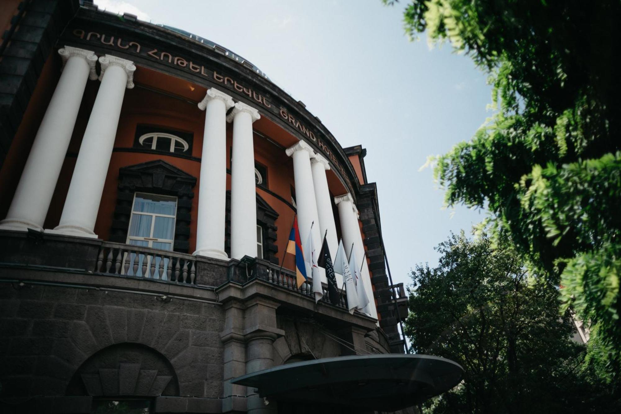 Grand Hotel Yerevan - Small Luxury Hotels Of The World Exterior foto